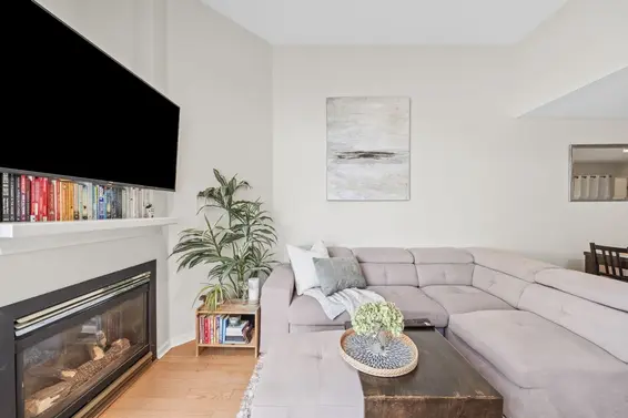 413 147 East 1st Street, North Vancouver For Sale - image 4