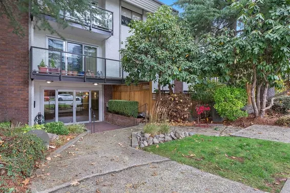 203 1515 Chesterfield Avenue, North Vancouver