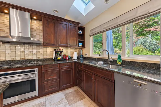 4707 Meadfeild Road, West Vancouver For Sale - image 10