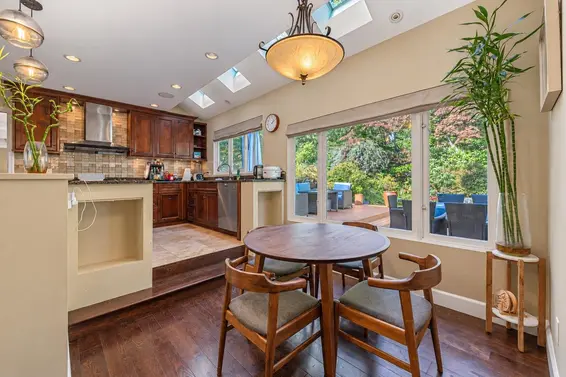 4707 Meadfeild Road, West Vancouver For Sale - image 11
