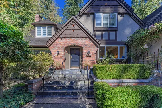 4707 Meadfeild Road, West Vancouver For Sale - image 2