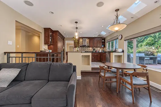 4707 Meadfeild Road, West Vancouver For Sale - image 8
