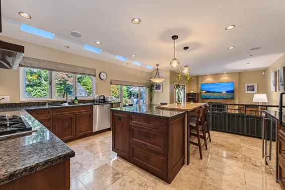 4707 Meadfeild Road, West Vancouver For Sale - image 9
