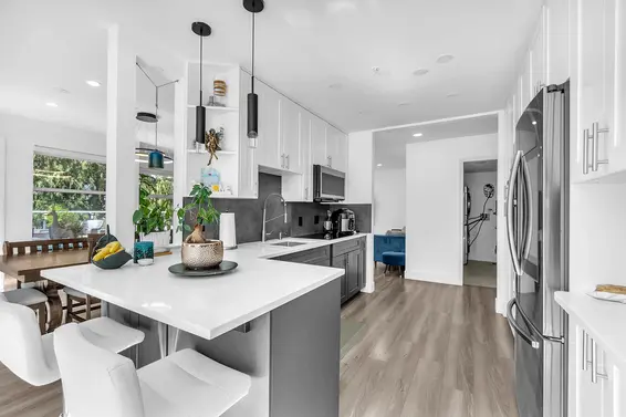 8 2425 Edgemont Boulevard, North Vancouver For Sale - image 12