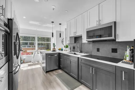 8 2425 Edgemont Boulevard, North Vancouver For Sale - image 13