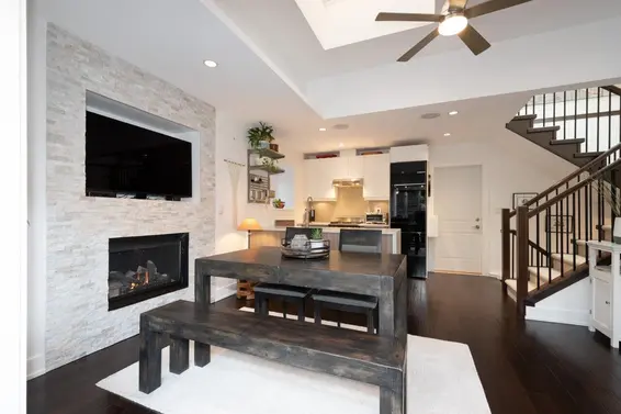 250 East 10th Street, North Vancouver For Sale - image 10