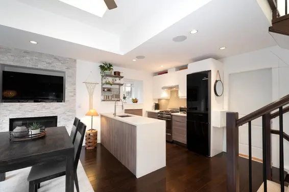 250 East 10th Street, North Vancouver For Sale - image 16