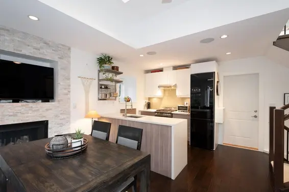 250 East 10th Street, North Vancouver For Sale - image 17