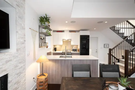 250 East 10th Street, North Vancouver For Sale - image 18