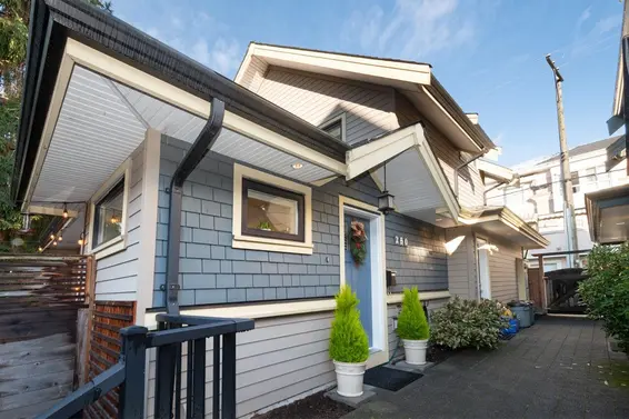 250 East 10th Street, North Vancouver For Sale - image 2