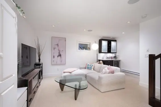 250 East 10th Street, North Vancouver For Sale - image 26