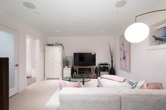 250 East 10th Street, North Vancouver For Sale - image 27