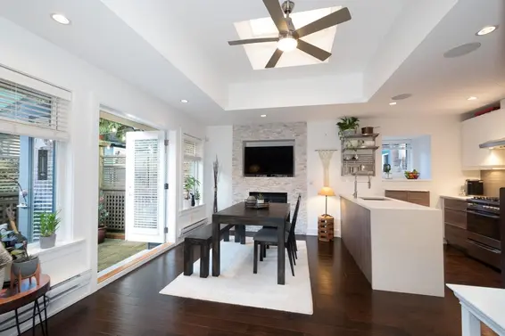 250 East 10th Street, North Vancouver For Sale - image 4