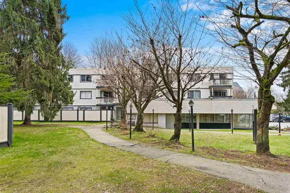 204 780 Premier Street, North Vancouver