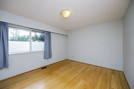 1373 Lynn Valley Road, North Vancouver For Sale - image 17