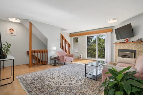 4 220 West 16th Street, North Vancouver