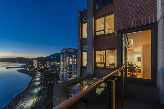 10 2250 Bellevue Avenue, West Vancouver