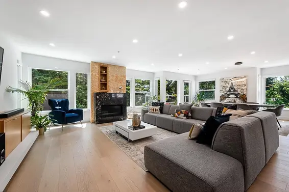 11 2425 Edgemont Boulevard, North Vancouver
