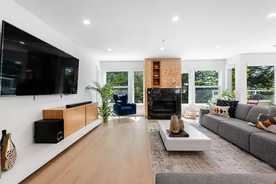 11 2425 Edgemont Boulevard, North Vancouver For Sale - image 6