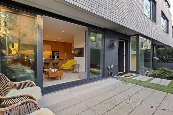 4 3730 Edgemont Boulevard, North Vancouver