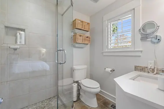 1102 Lodge Road, North Vancouver For Sale - image 21