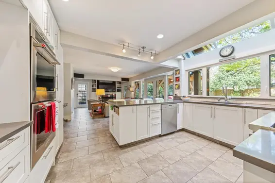 1102 Lodge Road, North Vancouver For Sale - image 6