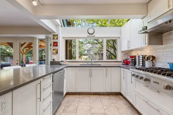 1102 Lodge Road, North Vancouver For Sale - image 7