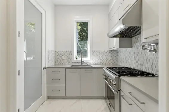 1891 Burrill Avenue, North Vancouver For Sale - image 16