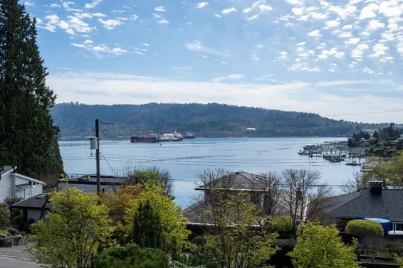 4493 Epps Avenue, North Vancouver