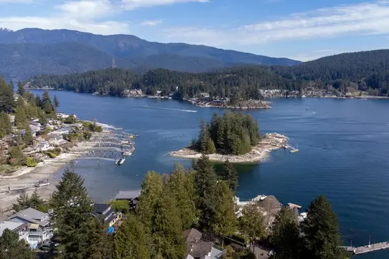 4493 Epps Avenue, North Vancouver For Sale - image 2