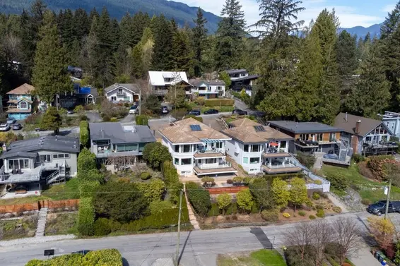 4493 Epps Avenue, North Vancouver For Sale - image 5