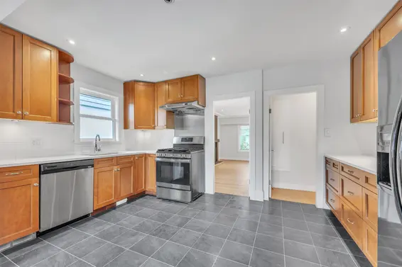 1585 Ross Road, North Vancouver For Sale - image 11