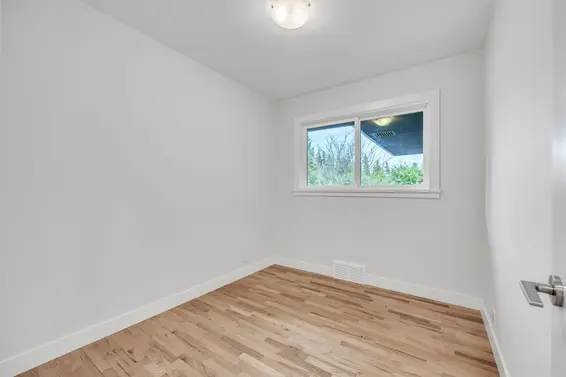 1585 Ross Road, North Vancouver For Sale - image 15