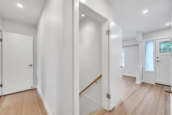 1585 Ross Road, North Vancouver For Sale - image 17