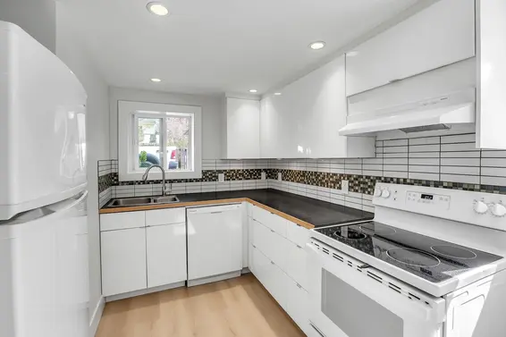 1585 Ross Road, North Vancouver For Sale - image 29