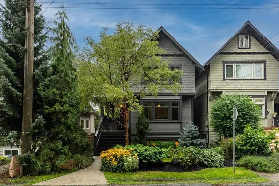 825 Ridgeway Avenue, North Vancouver