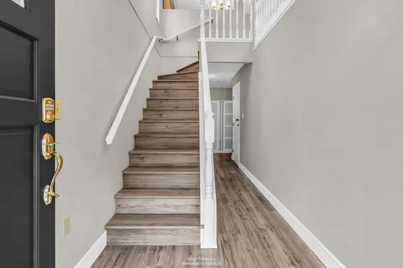 859 East 17th Street, North Vancouver For Sale - image 2