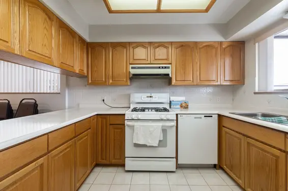 547 Tempe Crescent, North Vancouver For Sale - image 19