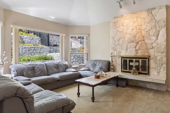 547 Tempe Crescent, North Vancouver For Sale - image 2