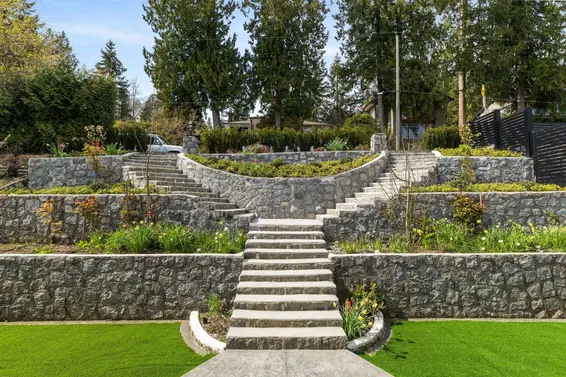 547 Tempe Crescent, North Vancouver For Sale - image 25