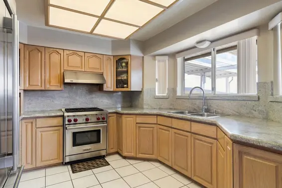 547 Tempe Crescent, North Vancouver For Sale - image 5