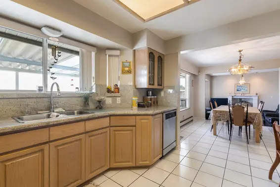 547 Tempe Crescent, North Vancouver For Sale - image 6