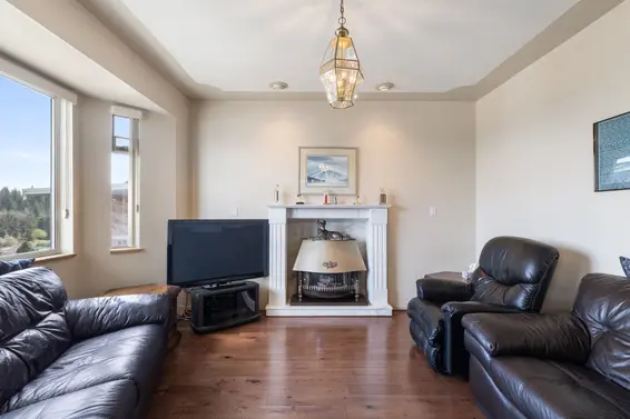 547 Tempe Crescent, North Vancouver For Sale - image 7