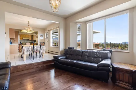 547 Tempe Crescent, North Vancouver For Sale - image 8