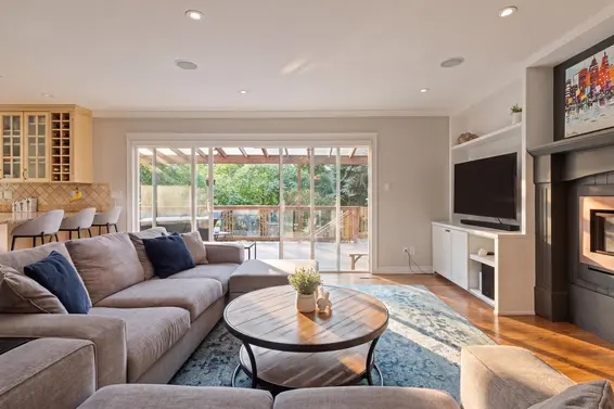 697 East Braemar Road, North Vancouver For Sale - image 2