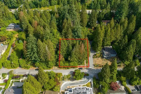 2517 Rosebery Avenue, West Vancouver For Sale - image 2