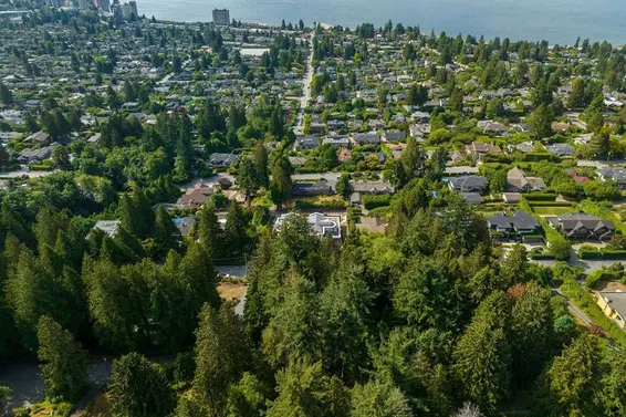 2517 Rosebery Avenue, West Vancouver For Sale - image 4