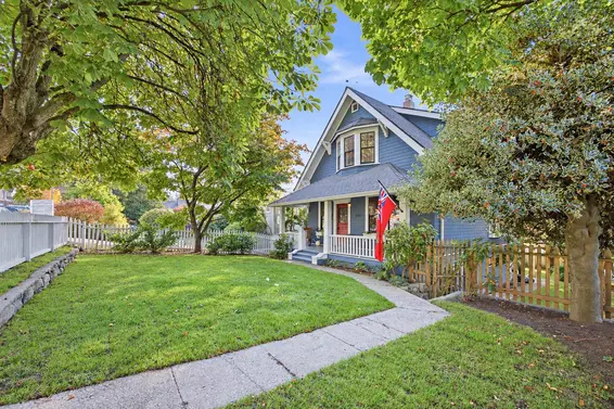 121 East 27th Street, North Vancouver For Sale - image 2