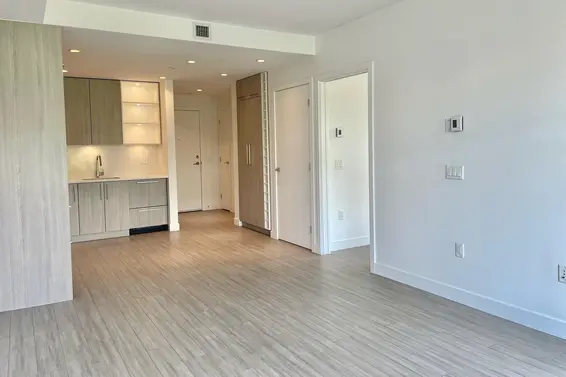 214 707 East 3 Street, North Vancouver For Sale - image 4