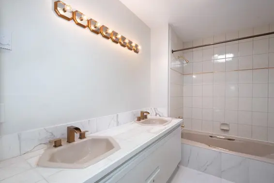 210 2274 Folkestone Way, West Vancouver For Sale - image 18